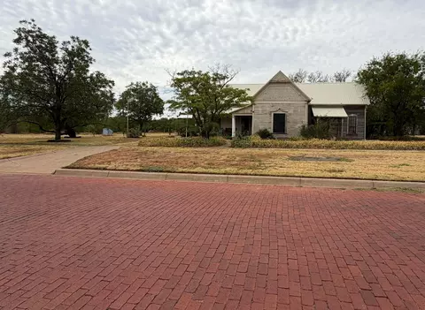 801 Avenue B Nw Childress Tx 79201, Childress, TX 79201
