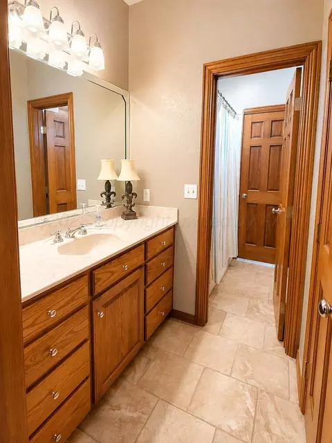 Bath - 14355 SE Loop 143 Perryton Tx 79070, Perryton, TX 79070 photo 3 of 5