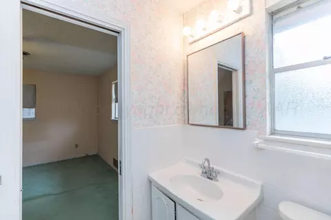 Bath - 716 Fairlane Street Amarillo Tx 79108-4218 St, Amarillo, TX 79108 photo 1 of 5