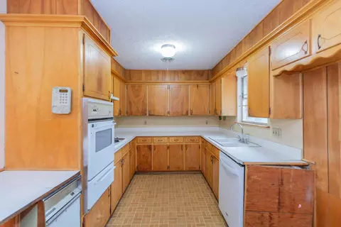 Kitchen - 716 Fairlane Street Amarillo Tx 79108-4218 St, Amarillo, TX 79108 photo 4 of 5