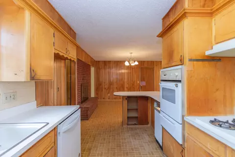 Kitchen - 716 Fairlane Street Amarillo Tx 79108-4218 St, Amarillo, TX 79108 photo 3 of 5