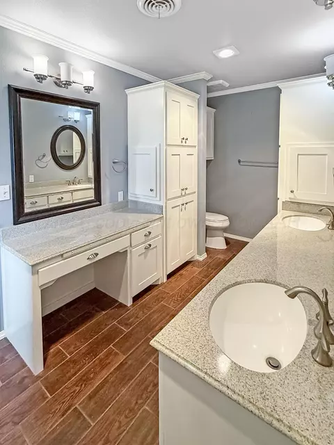 Bath - 311 Bois D Arc Borger Tx 79007, Borger, TX 79007 photo 5 of 6