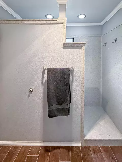 Bath - 311 Bois D Arc Borger Tx 79007, Borger, TX 79007 photo 6 of 6