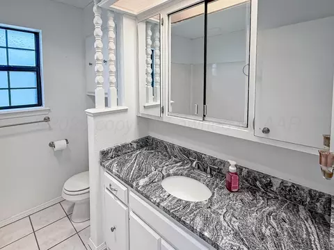 Bath - 311 Bois D Arc Borger Tx 79007, Borger, TX 79007 photo 4 of 6