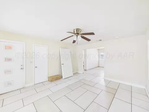 Living - 820 Russell Street Amarillo Tx 79104 St, Amarillo, TX 79104 photo 1 of 5