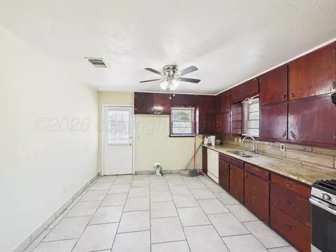 Kitchen - 820 Russell Street Amarillo Tx 79104 St, Amarillo, TX 79104 photo 1 of 3