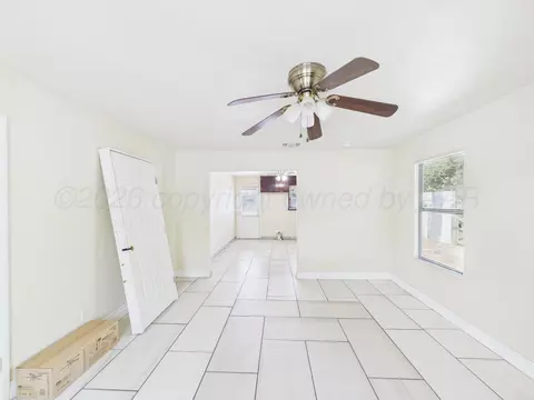 Living - 820 Russell Street Amarillo Tx 79104 St, Amarillo, TX 79104 photo 2 of 5