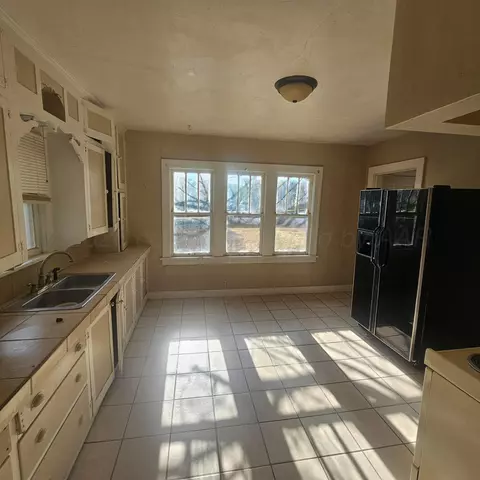 Kitchen - 3906 S Tyler Street Amarillo Tx 79110-1631 St, Amarillo, TX 79110 photo 1 of 2