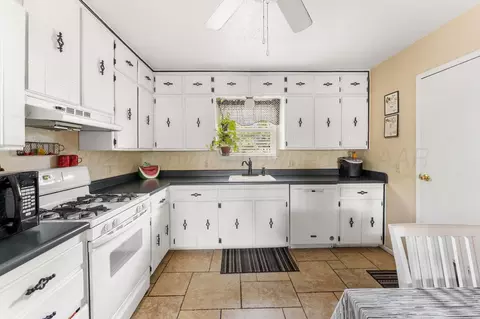 Kitchen - 1301 Cooley Drive Borger Tx 79007 Dr, Borger, TX 79007 photo 3 of 4