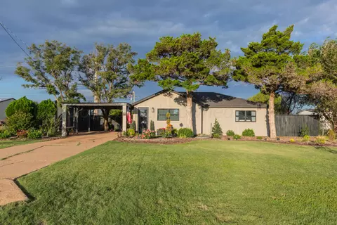 105 N Vine Street Claude Tx 79019 St, Claude, TX 79019