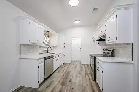 Kitchen - 6711 Chalet Court Amarillo Tx 79124-1120 Ct, Amarillo, TX 79124 photo 1 of 3