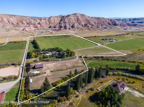 17 Rocking Chair Rd, Dubois, WY 82513