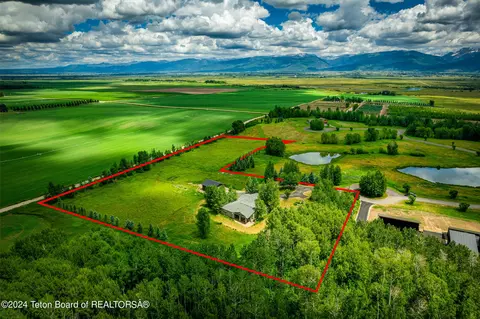 4767 Paradise Springs Rd, Victor, ID 83455 photo 2