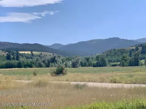 1287 Horseshoe Ln, Driggs, ID 83422 photo 2
