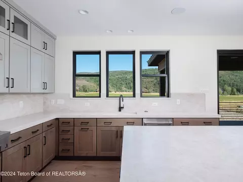 606 Royal Elk Cir, Victor, ID 83455 photo 13