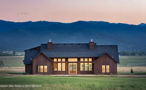 366 Royal Elk Cir, Victor, ID 83455 photo 2