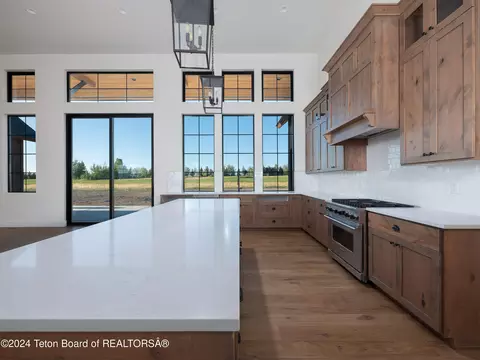 366 Royal Elk Cir, Victor, ID 83455 photo 6