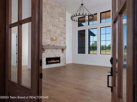 366 Royal Elk Cir, Victor, ID 83455 photo 4
