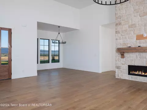 366 Royal Elk Cir, Victor, ID 83455 photo 8