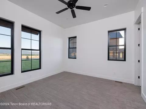 366 Royal Elk Cir, Victor, ID 83455 photo 17