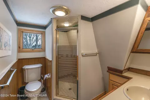 Bath - 535 Swan Ln, Irwin, ID 83428 photo 5 of 5