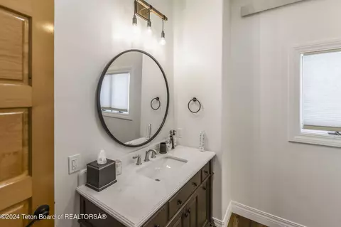 Bath - 535 Swan Ln, Irwin, ID 83428 photo 3 of 5