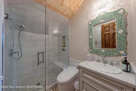 Bath - 30 Vista Rd, Cora, WY 82925 photo 5 of 11