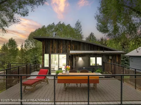 5610 W Schwabacher Ln, Wilson, WY 83014