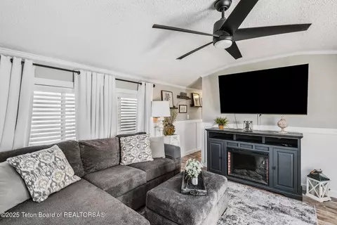 958 W Bonneville St, Pinedale, WY 82941