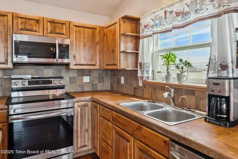 25 Neosha Trl, Boulder, WY 82923