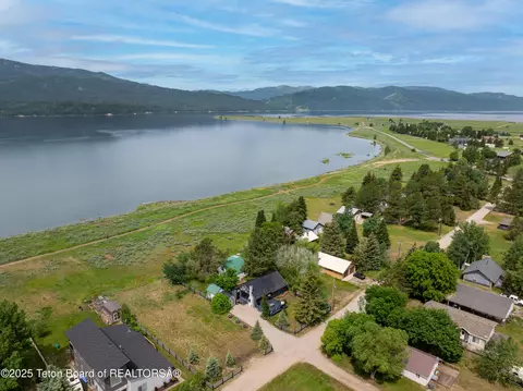 247 Cottage Ln, Alpine, WY 83128
