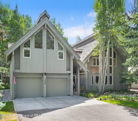 2620 N Fairways Pl W, Wilson, WY 83014