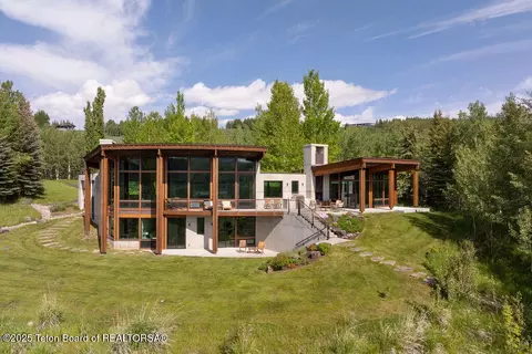1955 W Bohnetts Rd, Jackson, WY 83001
