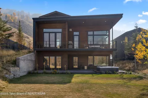 14135 Drake Dr, Jackson, WY 83001