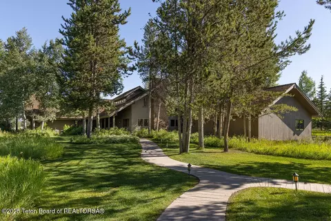 255225 Huckleberry Dr, Jackson, WY 83001