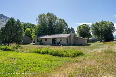 1275 W Bull Rake Dr, Jackson, WY 83001