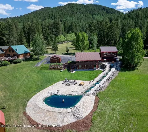 630 Grandview Dr, Alpine, WY 83128