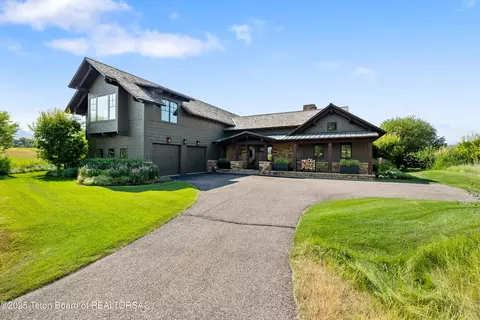 2700 W Peregrine Ln, Jackson, WY 83001