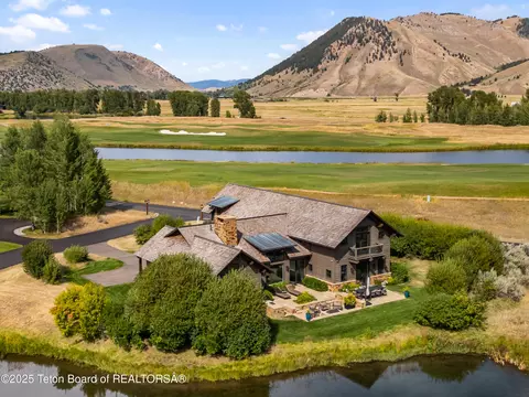 2700 W Peregrine Ln, Jackson, WY 83001