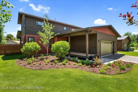 3050 Whitehouse Dr, Jackson, WY 83001