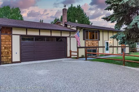 469 S Madison Ave, Pinedale, WY 82941