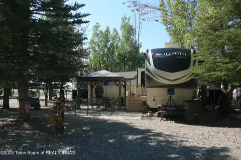 40 Muleshoe Rd, Thayne, WY 83127