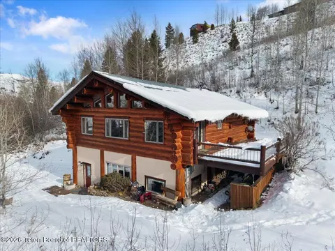 1035 E Deer Creek Dr, Jackson, WY 83001