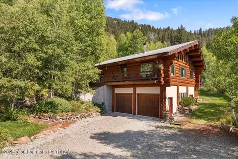 1035 E Deer Creek Dr, Jackson, WY 83001