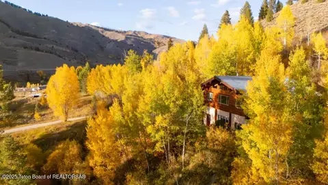 1035 E Deer Creek Dr, Jackson, WY 83001