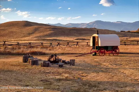 20 Rd 5ru # A, Meeteetse, WY 82433