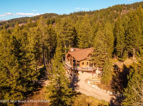 1558 Trail Ridge Rd, Alpine, WY 83128