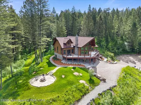 1558 Trail Ridge Rd, Alpine, WY 83128