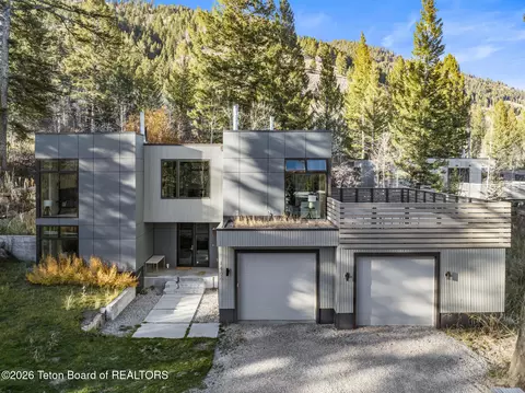 1400 N Fenn Dr, Wilson, WY 83014