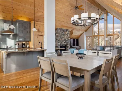 4325 Spring Violet Ct, Wilson, WY 83014